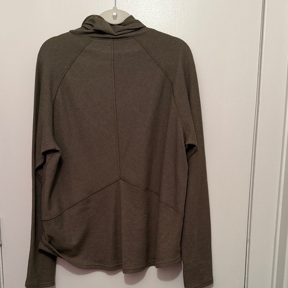 KUHL Womens Thermal Turtleneck Flowy Olive Green Top Outdoor Activewear Size XL - Picture 6 of 8